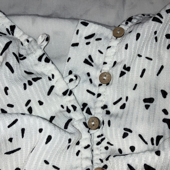 Main Strip women’s small White and Black lined Dress - Picture 15 of 15